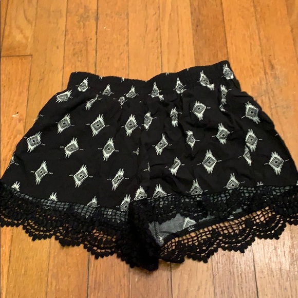 Tribal shorts - Picture 1 of 1